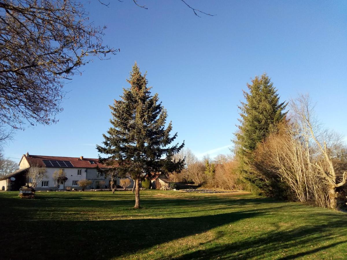 Chambres D'Hotes Quatre Mains Saint-Priest-des-Champs Exterior photo